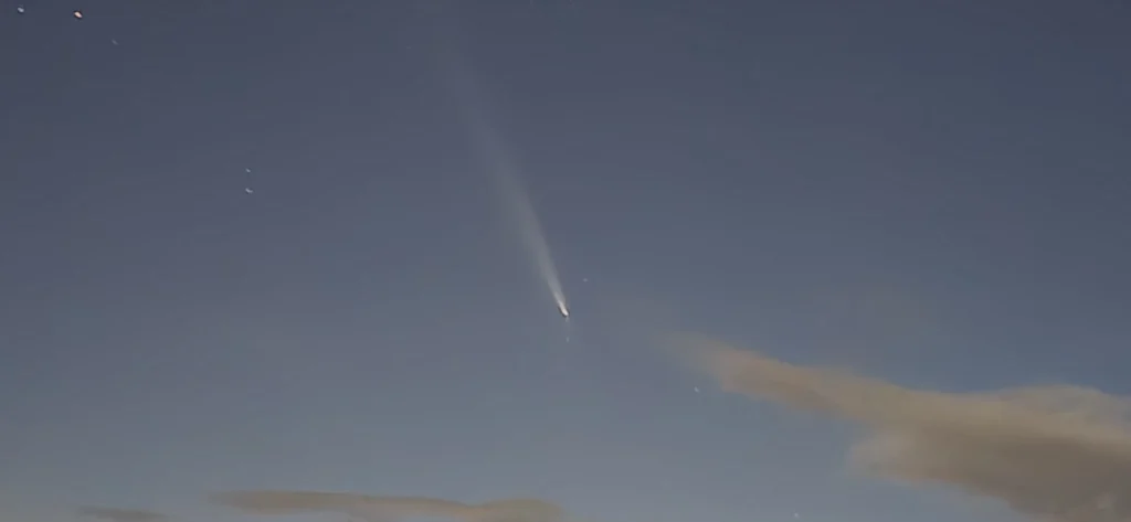 Comet viewed from Coll's Farm stand in Jaffrey NH at 7:15 PM