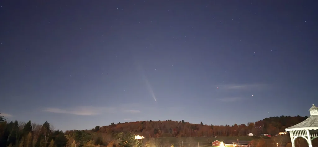 Comet viewed from Coll's Farm stand in Jaffrey NH at 7:39 PM